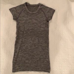 Lululemon Size 2 Swiftly Tech Short Sleeve Crew